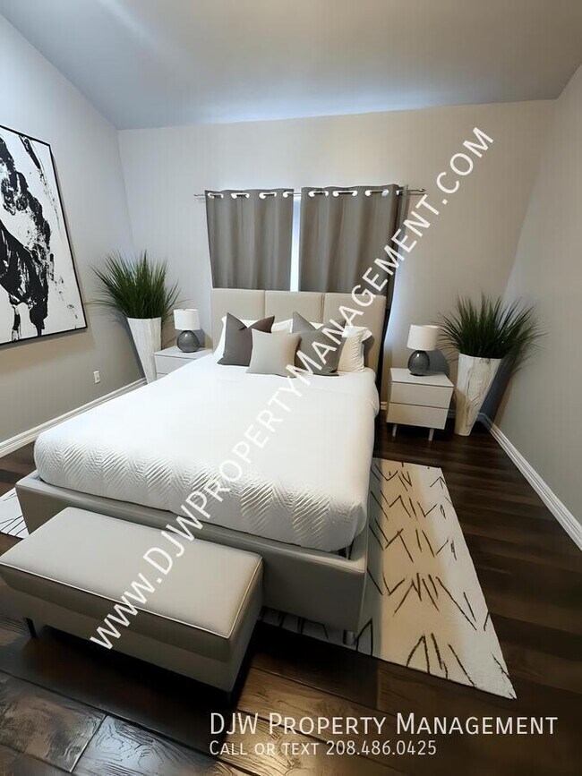 Building Photo - 1307 W Belknap Dr.