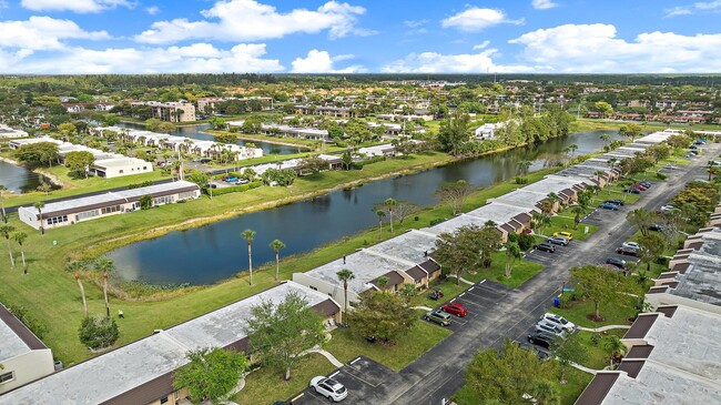Building Photo - 227 Lake Meryl Dr