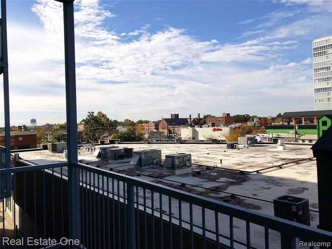 Building Photo - 100 W Fifth St