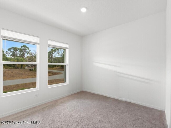 Building Photo - 496 Vanguard St SE