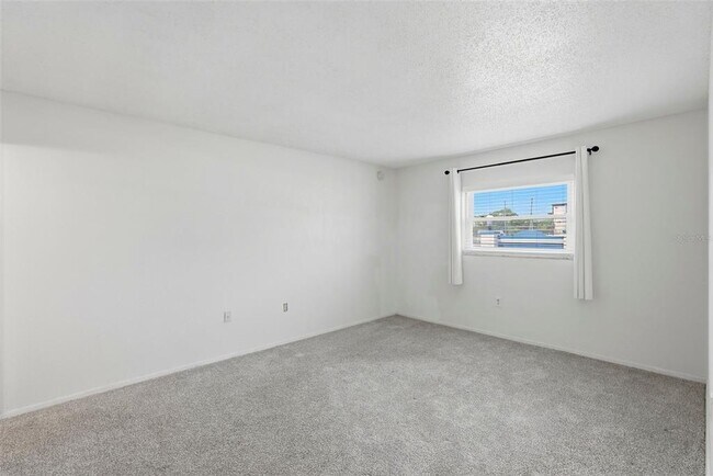 Building Photo - 350 79th Ave N