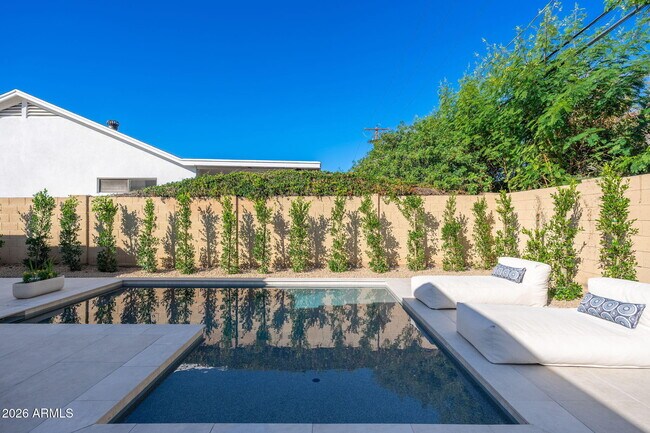 Building Photo - 4030 E Fairmount Ave