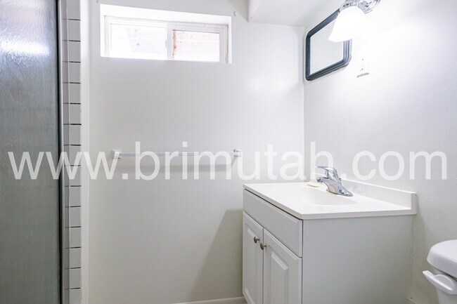 Building Photo - 30 W 1100 S