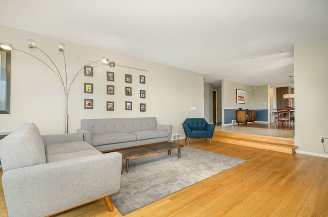 Building Photo - 3Bd/2.75Ba Seattle House