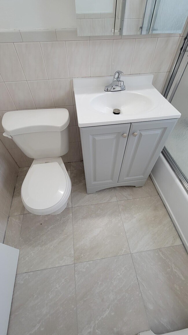 Building Photo - 204 Woodcliff Ave