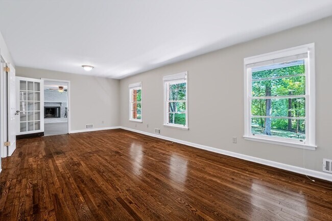 Building Photo - 1380 Ivywood Dr