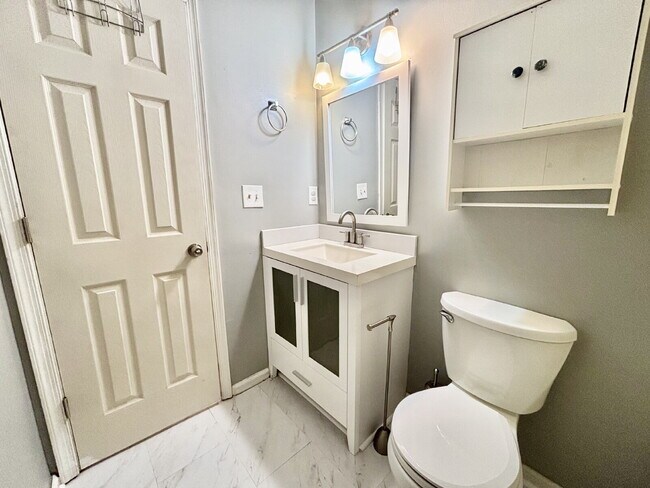 Building Photo - Gorgeous 3 Bedroom Home In Virginia Beach