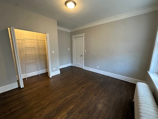 Building Photo - 6343 N Claremont Ave