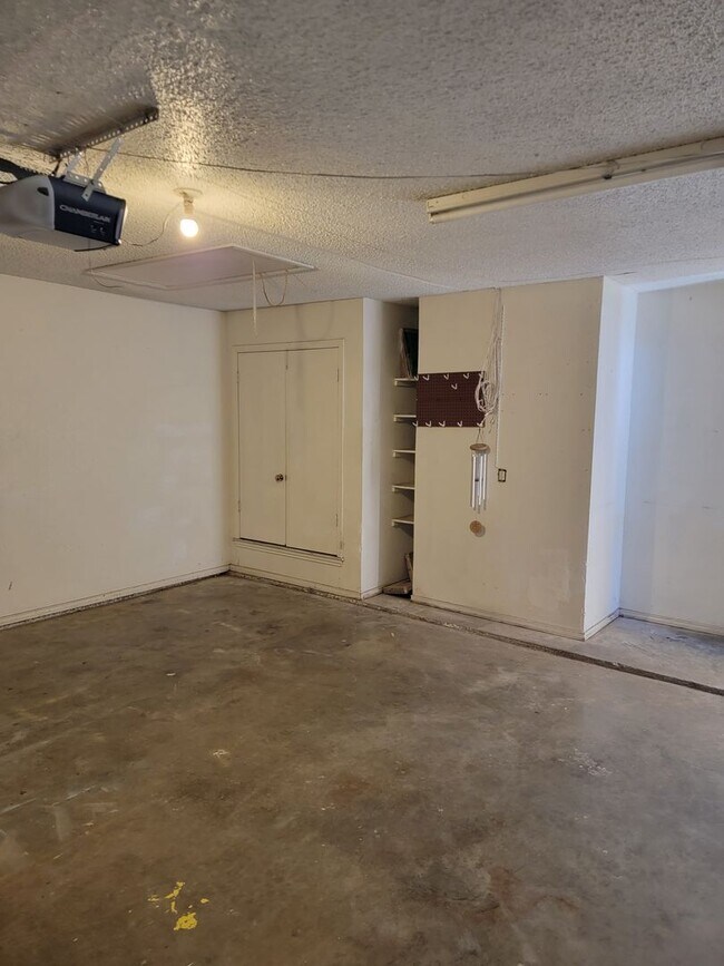 Building Photo - 6433-6435 Brookhaven Trail