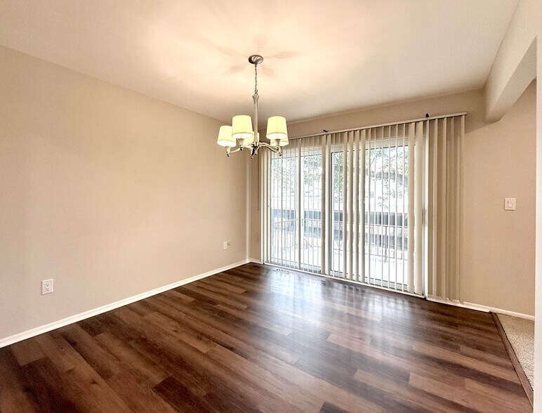 Building Photo - 27654 Echo Valley E