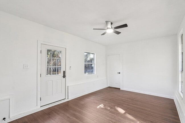 Building Photo - 385 Alta Vista Dr