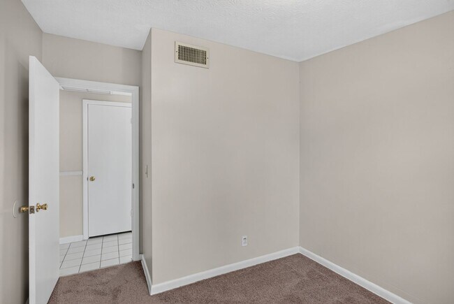 Building Photo - 87 Saratoga Cir S