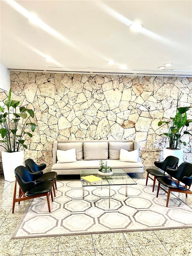 Building Photo - 780 NE 69th St