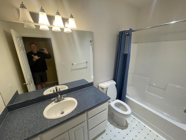 Building Photo - 2245 NW Park Terrace