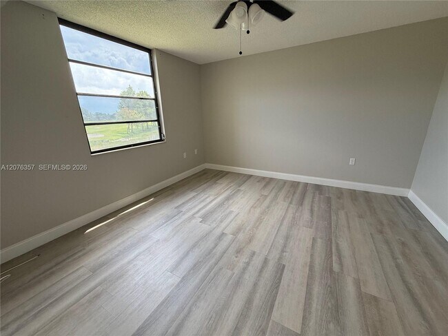 Building Photo - 1520 Whitehall Dr