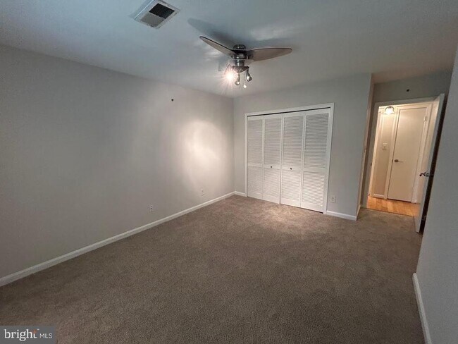 Building Photo - 3175 Summit Square Dr