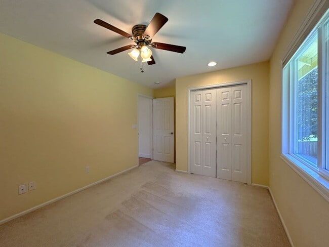 Building Photo - Luxury living in Gig Harbor!
