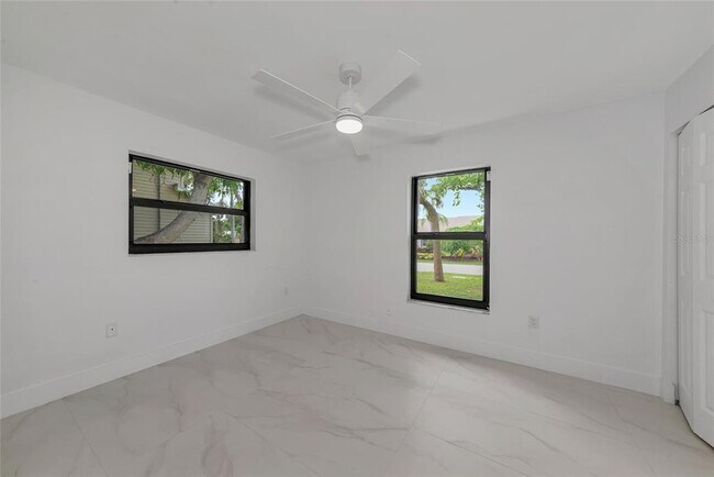 Building Photo - 1658 Ridgewood Ln
