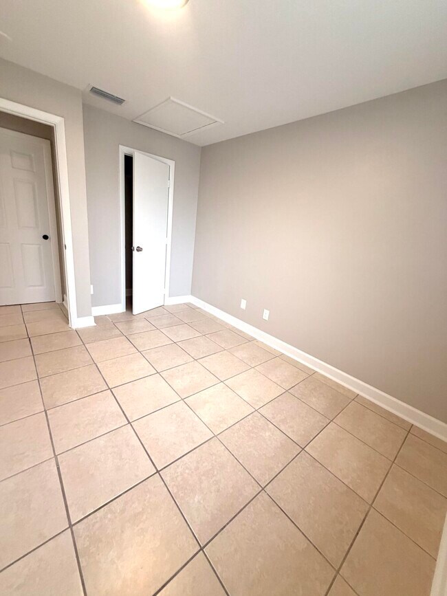 Building Photo - 407 N 29th St