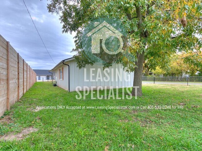 Building Photo - Norman 3 Bed 2 Bath New Custom Build Available for Immediate Move!!