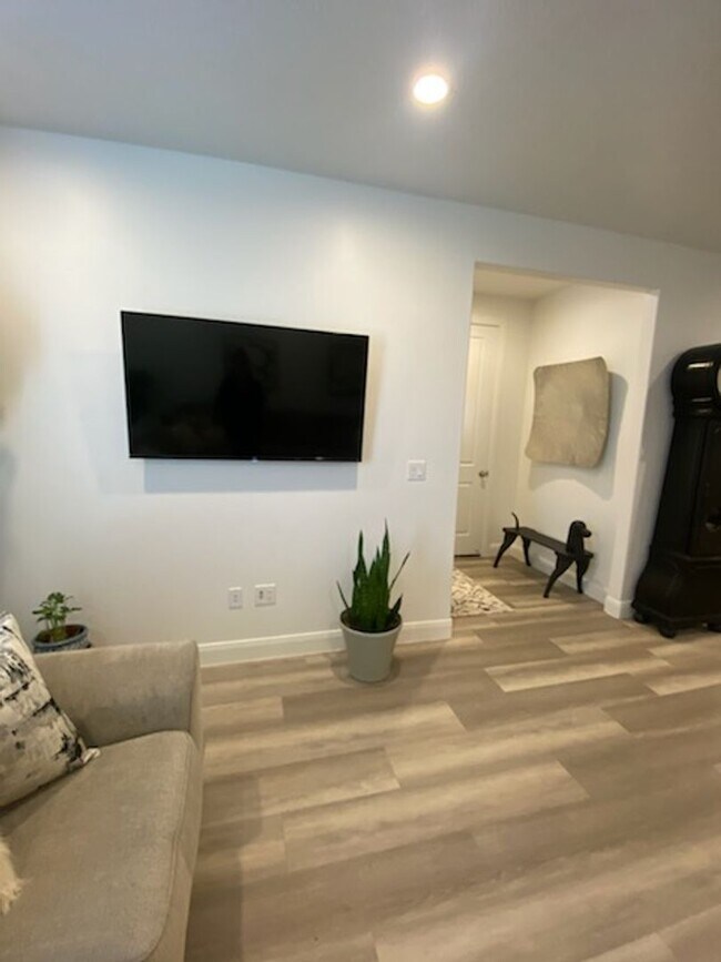 Building Photo - 1138 N Tesoro Aly