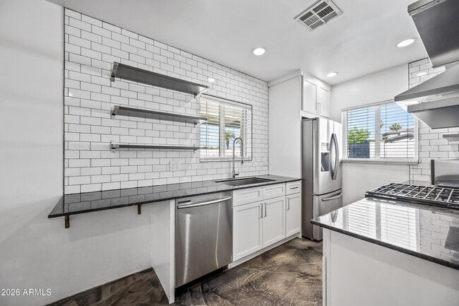 Building Photo - 3615 N 15th Ave