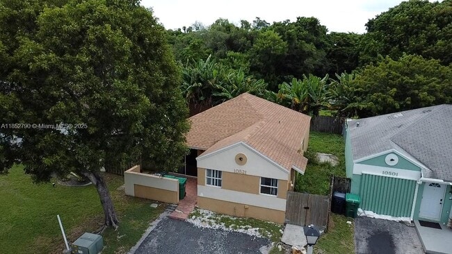 Primary Photo - 10521 SW 207th St