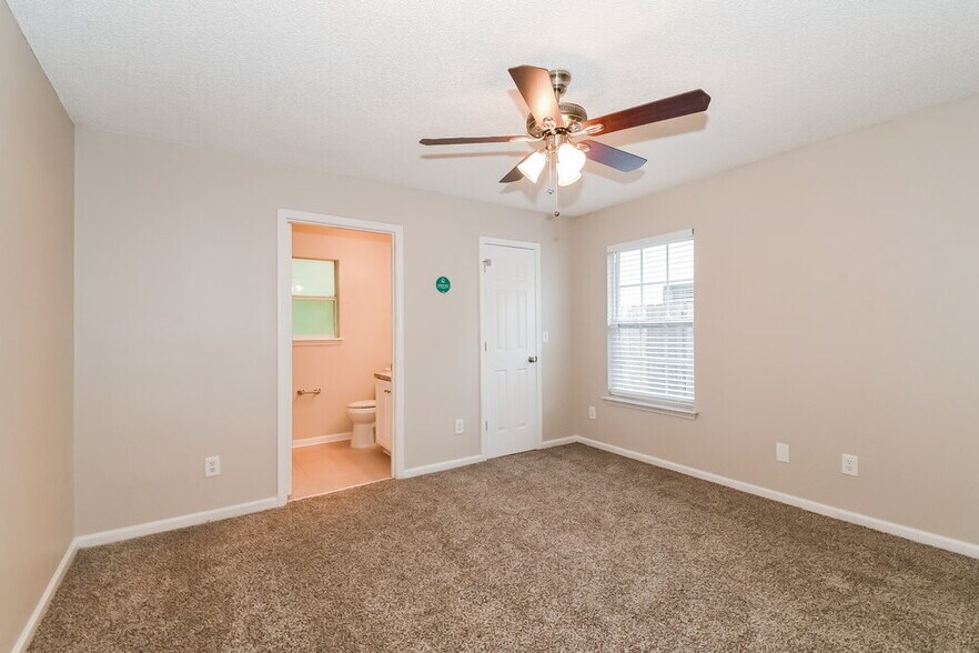 Building Photo - 479 Moby Dick Dr N