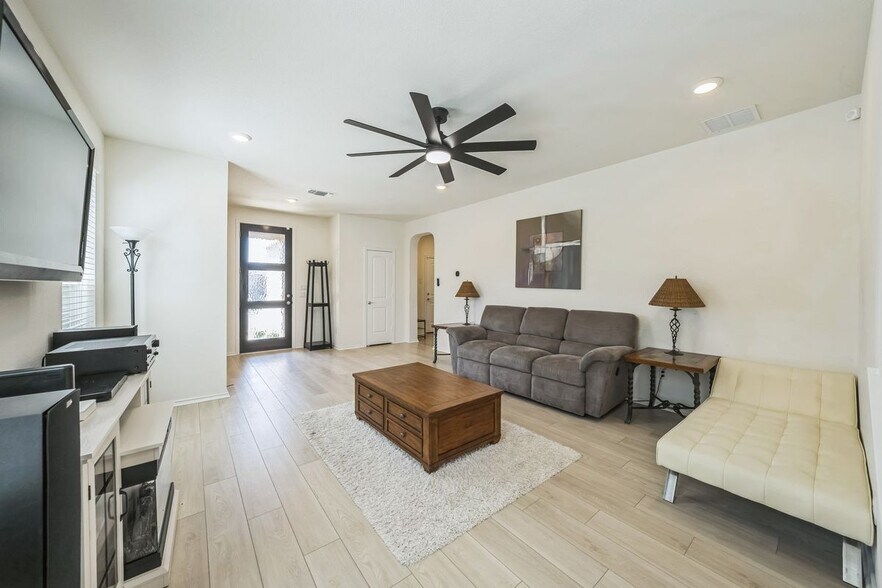 Building Photo - 1127 Aronia Ln