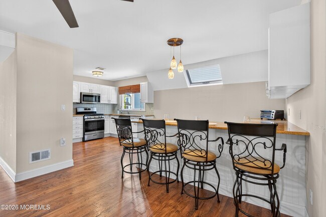 Building Photo - 13 Clearwater Way