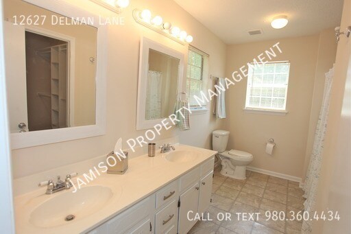 Building Photo - 12627 Delman Ln