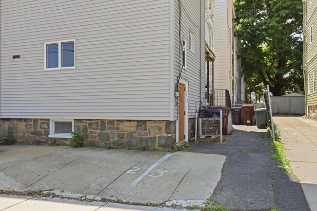 Building Photo - 88 Vernal St