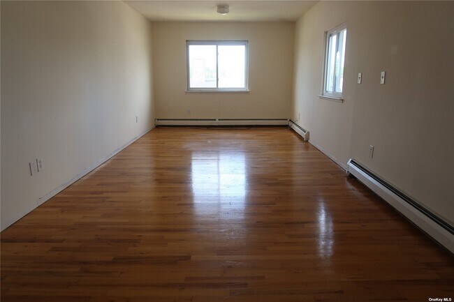 Building Photo - 772 Carman Ave