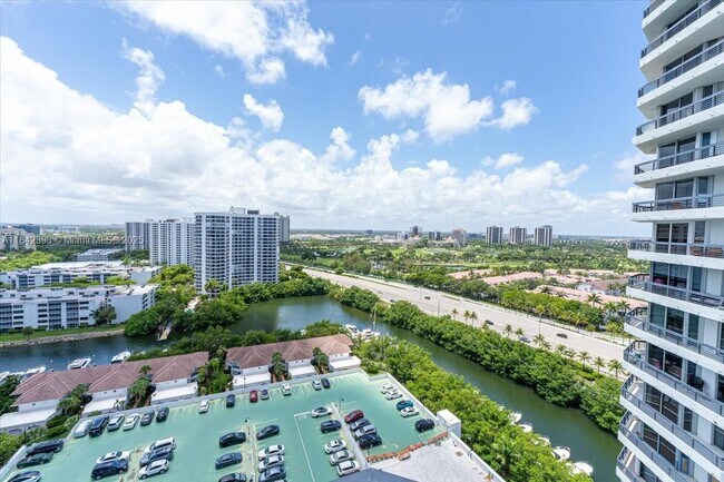Building Photo - 3500 Mystic Pointe Dr