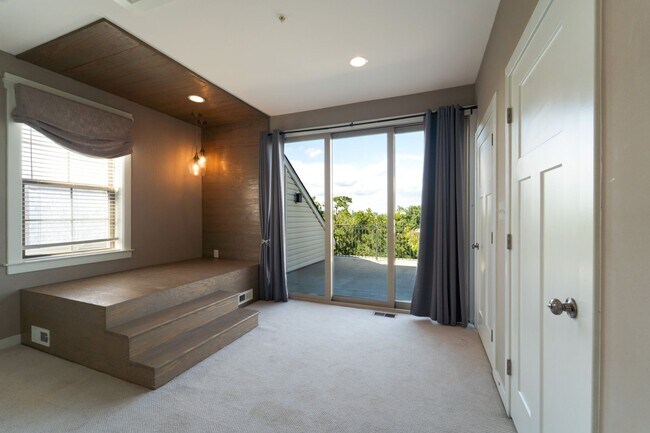Building Photo - 10225 Hilltop Ascent Dr