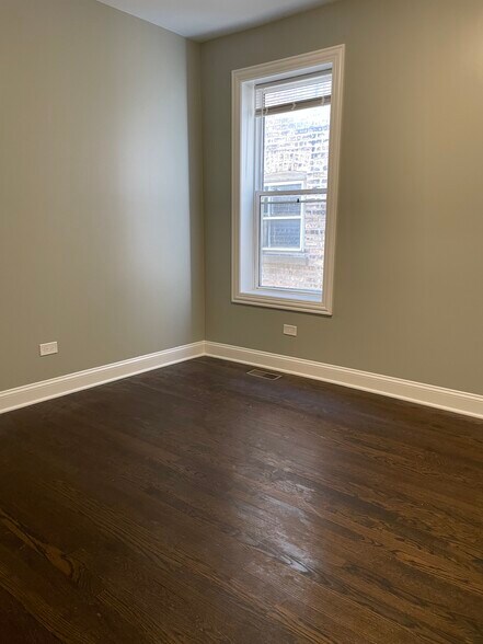 Building Photo - 2428 N Avers Ave