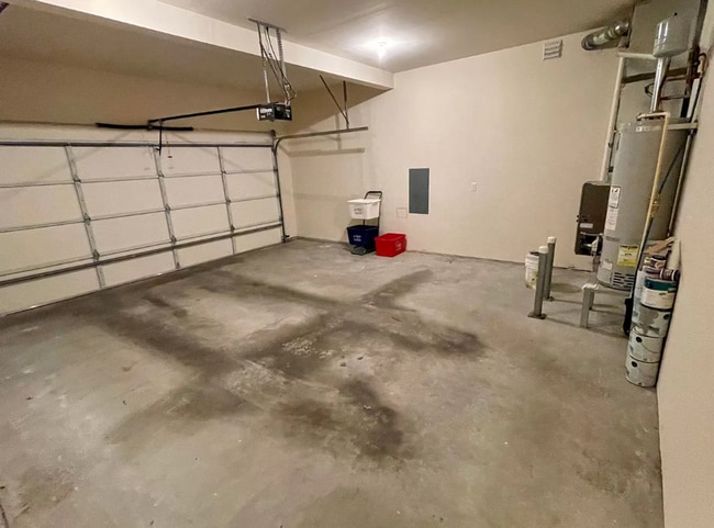 Building Photo - Fantastic 3 Bedroom 2.5 Bath Home in Cordata!