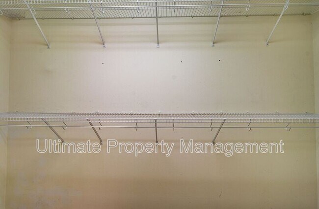 Building Photo - 700 Valley Brook Rd