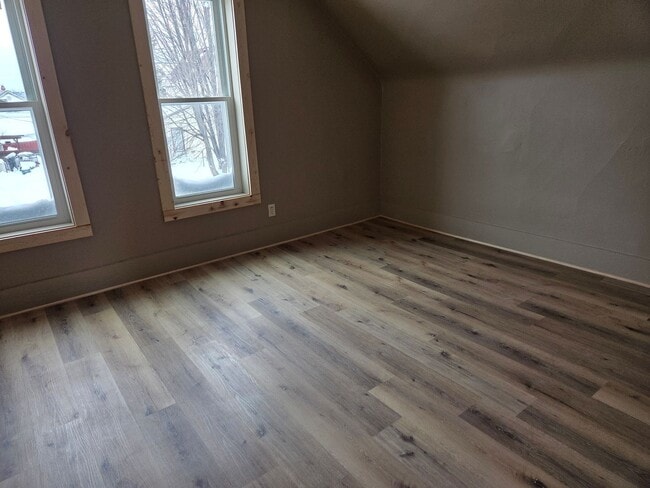 Building Photo - Freshly Updated 4 Bedroom 1 Bath Single Family Home in Marinette