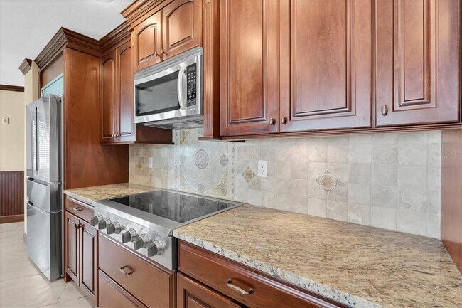 Building Photo - 5810 Bahama Shores Dr S