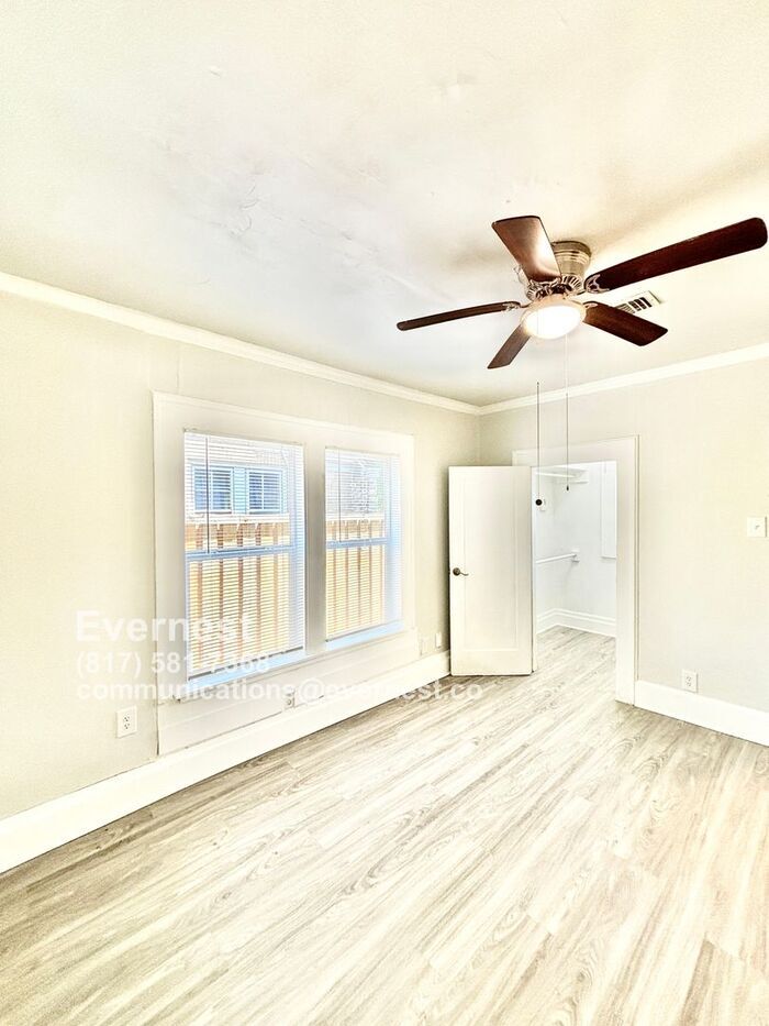 Building Photo - 715 W Pembroke Ave