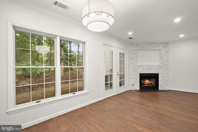 Building Photo - 7256 Glen Hollow Ct
