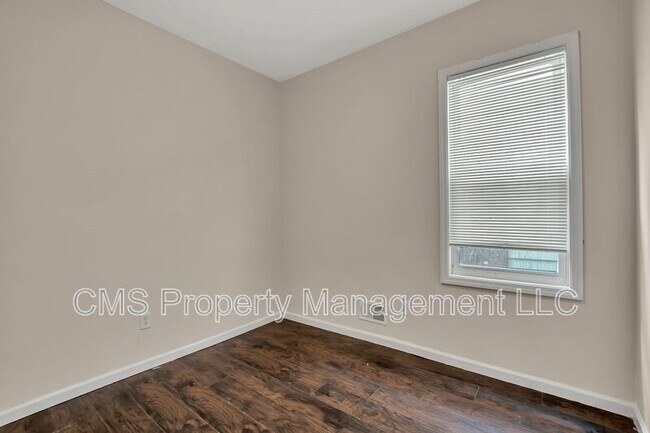 Building Photo - 142-144 Seymour Ave