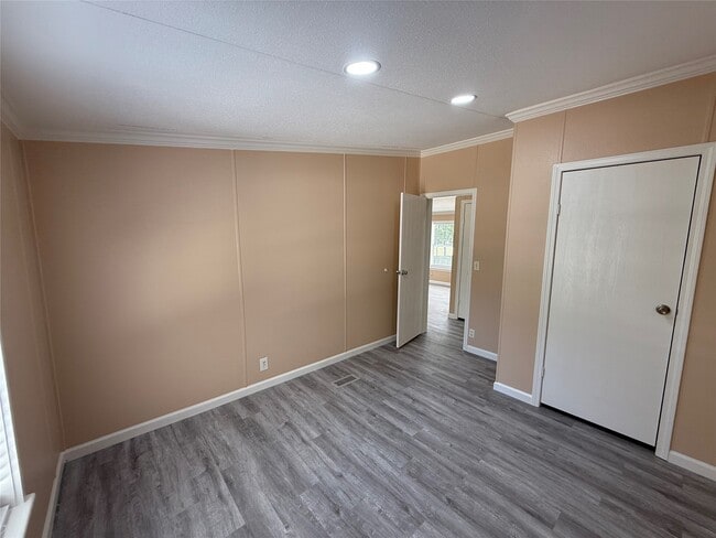 Building Photo - 16767 Oak Knoll Dr