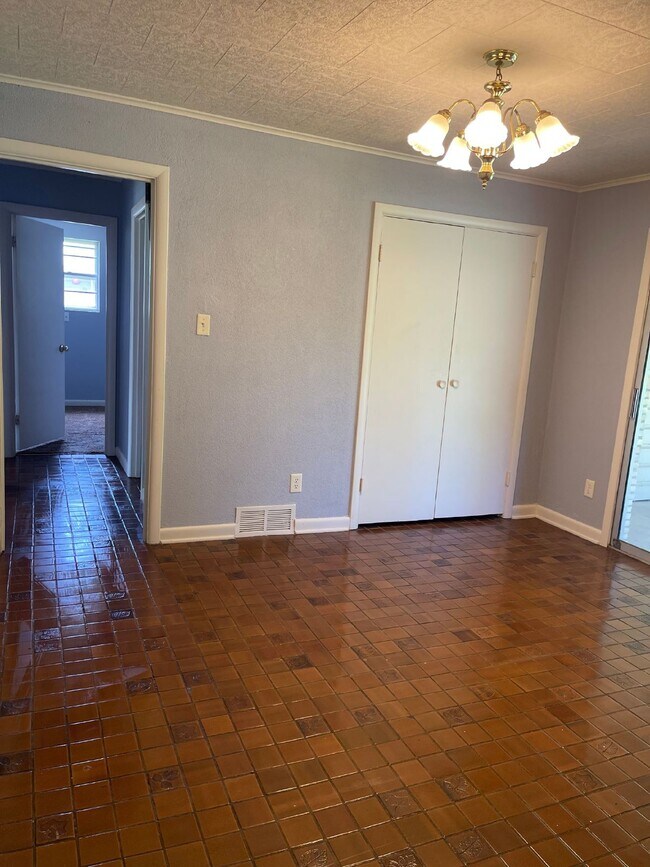 Building Photo - 1401 Brookhaven Rd