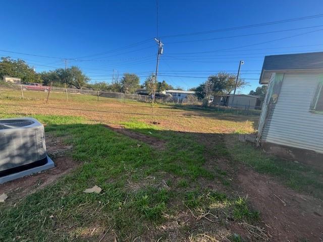 Building Photo - 5249 Encino Rd