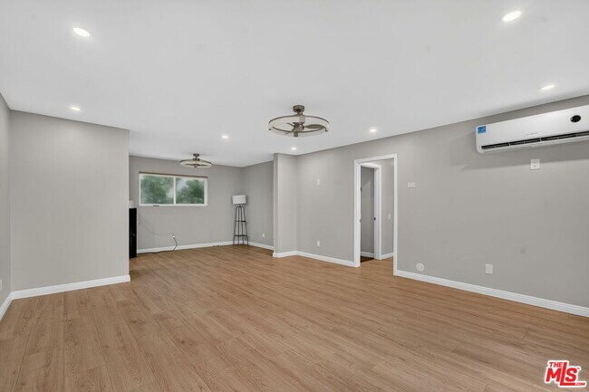 Building Photo - 2418 Graham Ave