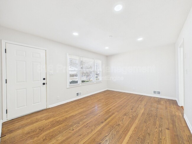 Building Photo - 4730 Richmond Ave