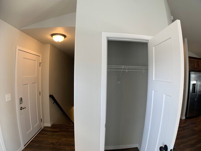 Building Photo - 4 Bed 3 Bath Single Family Home