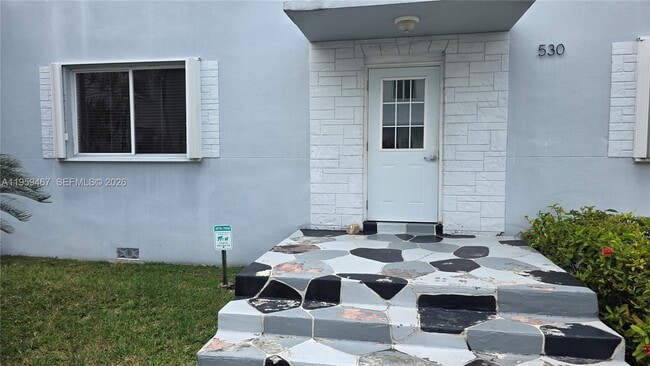 Building Photo - 530 SW 10th St